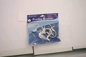 Pipe Clips (Pack of 4) 32mm Plastic Snap